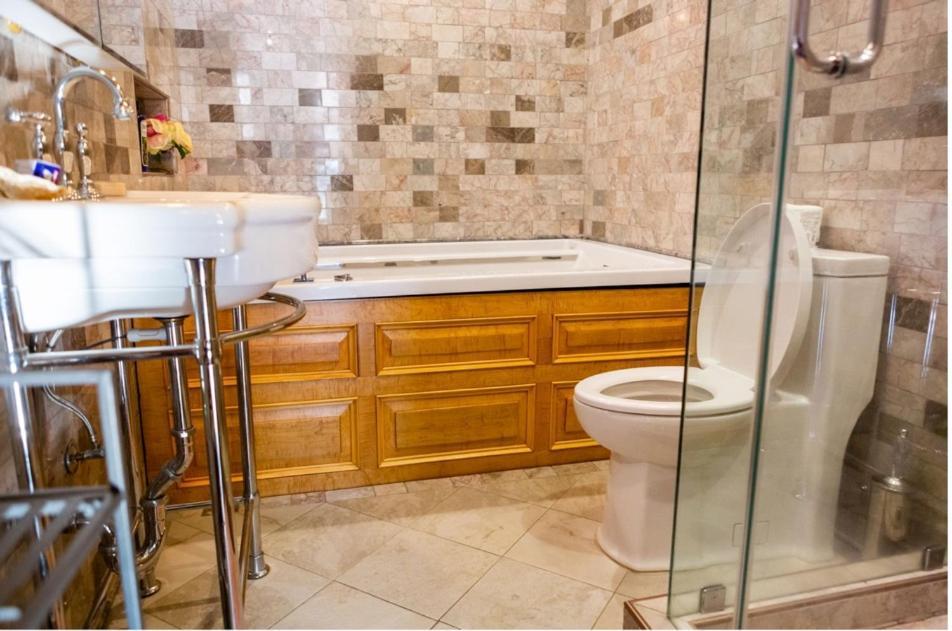 Northern Lights Mansion Bed and breakfast 3*
