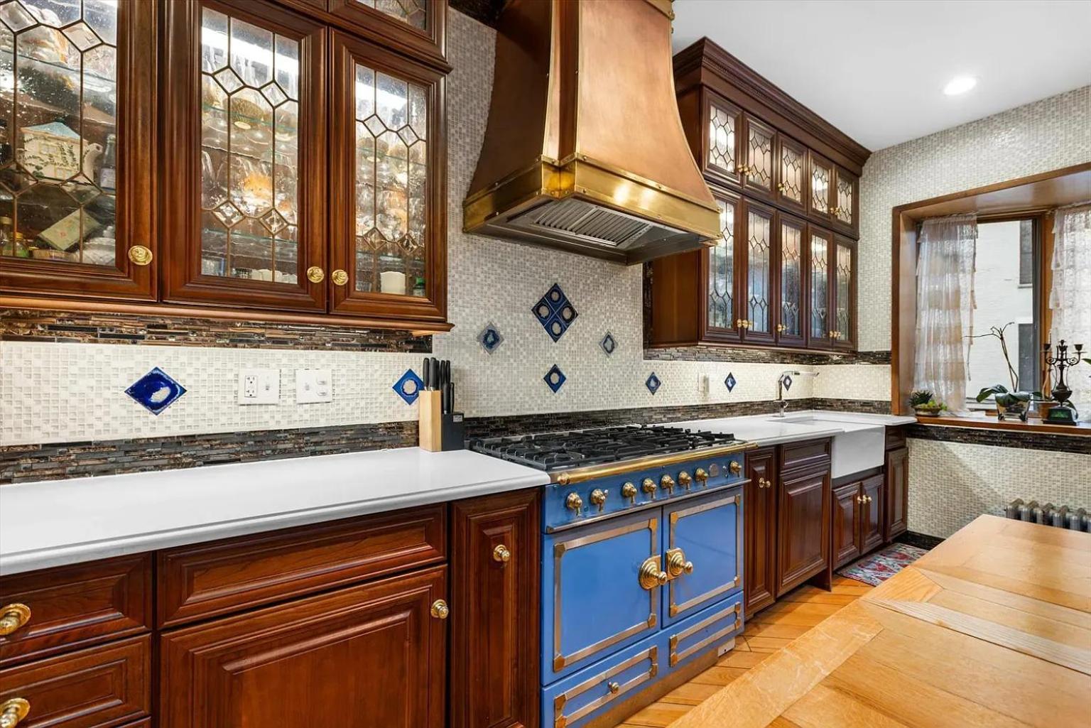 Northern Lights Mansion Bed and breakfast 3*